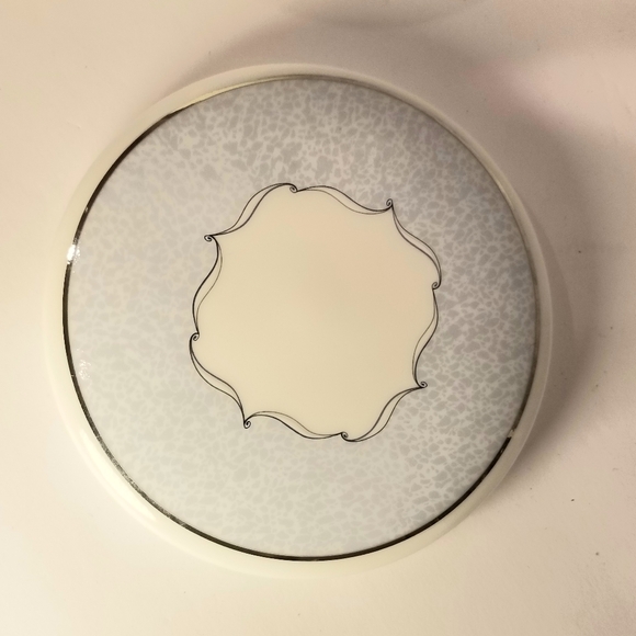 Wedgwood Venice round trinket box fine White Blue bone china 4" across Keepsake - Picture 5 of 12